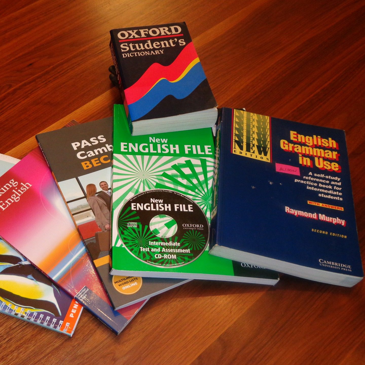 cropped-school-books-99476_1920.jpg